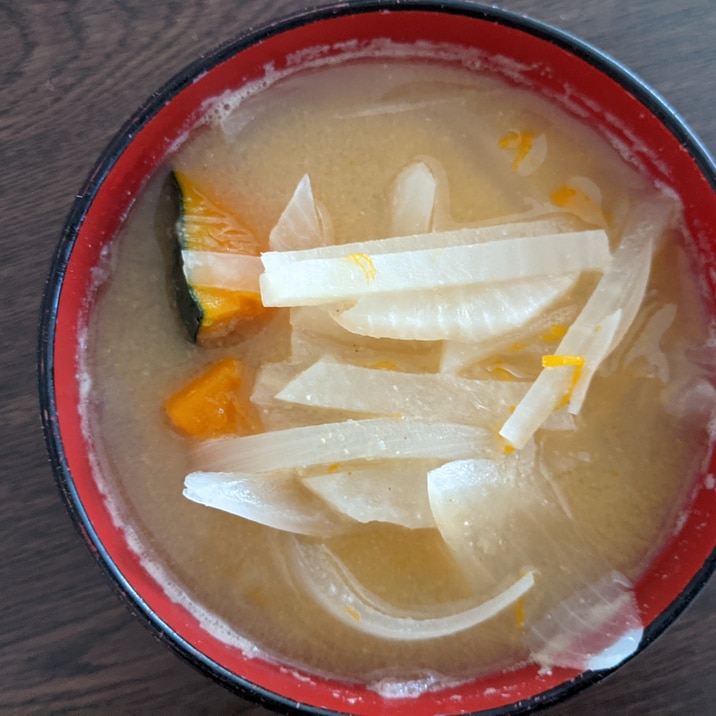 大根と玉ねぎとカボチャの味噌汁